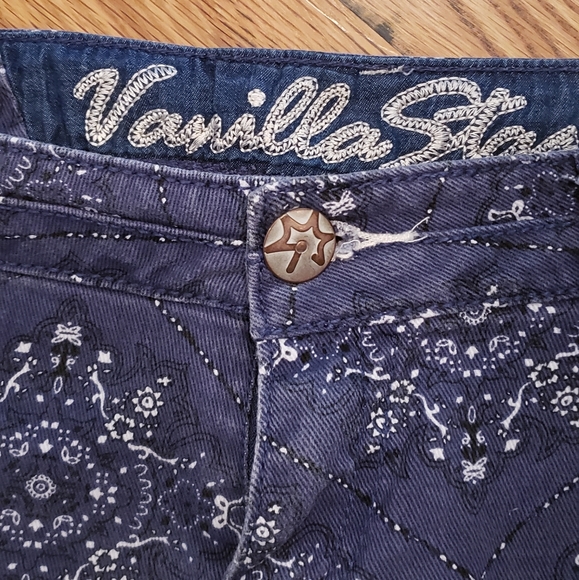 Jean Shorts - Picture 3 of 5